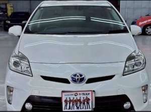 78. トヨタプリウス 30  白　1.8G