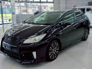 59.  トヨタプリウス 30 黒